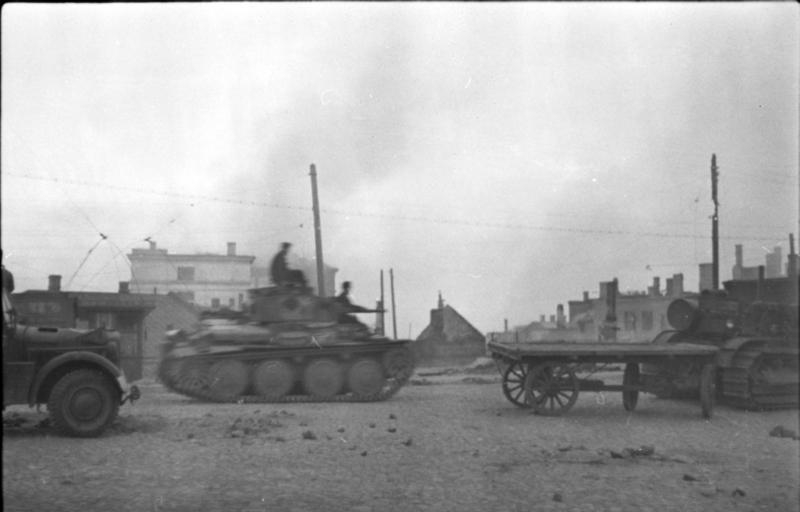 Bundesarchiv Bild 101I-006-2249-12, Russland, Besetzung einer Ortschaft.jpg